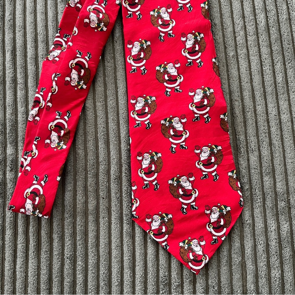 VTG 90s Museum Artifacts | Silk Santa Claus Print Neck Tie | Red/Wht | Handmade